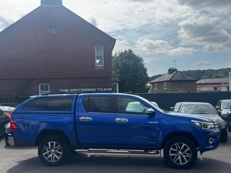 TOYOTA HILUX 2.4 D4D INVINCIBLE D/CAB PICK UP 4WD - 2017