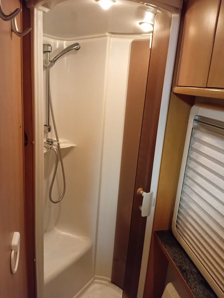 2003 SWIFT KONTIKI 660 FIXED BED MOTORHOME 