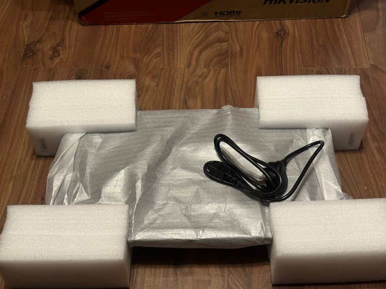Hikvision HD 21 inch monitor 