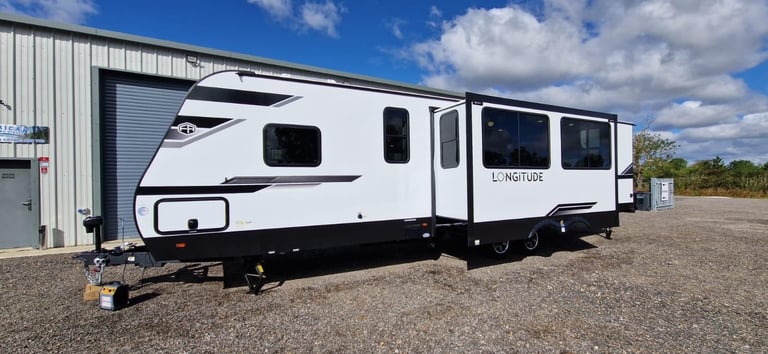 Forest River East To West Longitude 319BH American Caravan 5th Wheel