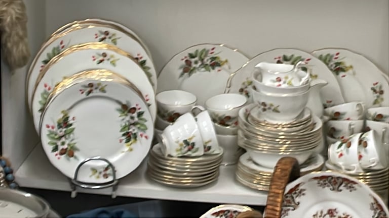 image for Duchess “Winter” Dinner and Teaset 6 Piece Setting