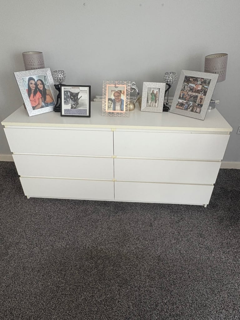 image for Chest of drawers