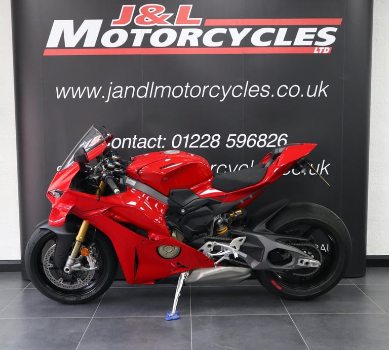 Ducati Panigale V4S 2025 Model Year!