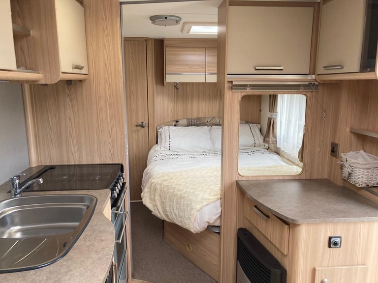 Fixed Bed Caravan Coachman Festival 560/4