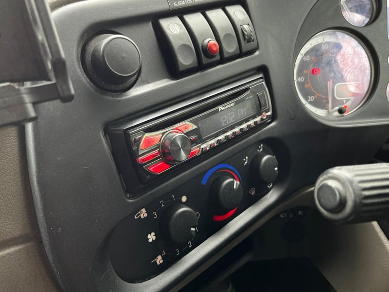 2013 DAF LF55.220 15T DROPSIDE