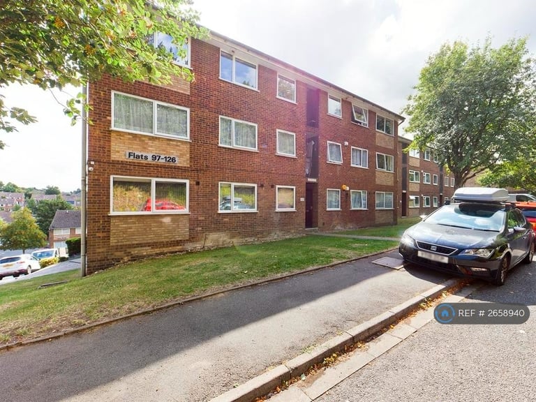 2 bedroom flat in Windsor Drive, High Wycombe, HP13 (2 bed) (#2658940)
