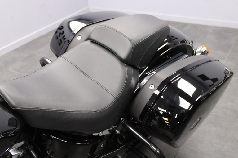 2021 Harley-Davidson FLSB Softail Sport Glide in Vivid Black