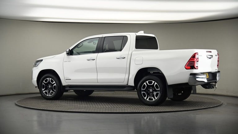 2024 Toyota Hilux 2.8 D-4D Invincible Pickup Double Cab 4dr Diesel Auto 4WD Euro 6 (s/s) (204 Pic...