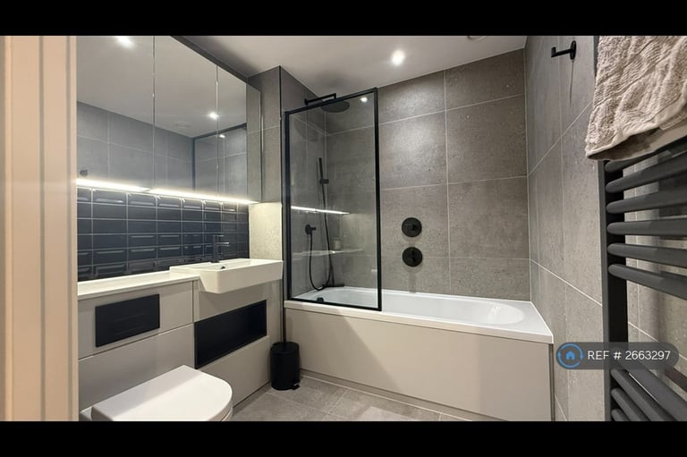 1 bedroom flat in Hewson Way, London, SE17 (1 bed) (#2663297)