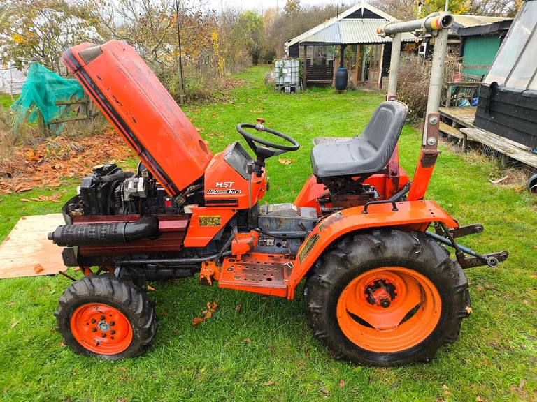 Kubota B1750 mini tractor 