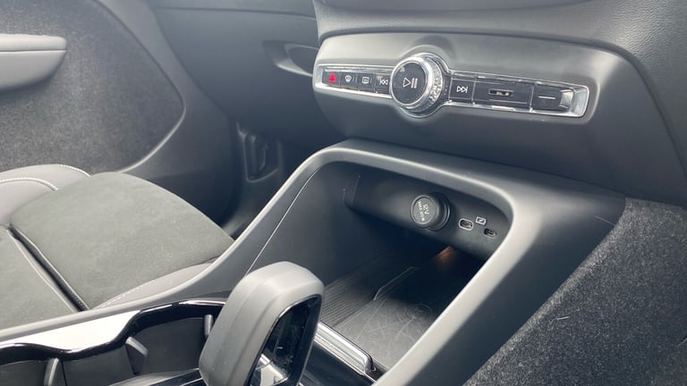 2024 Volvo XC40 2.0 B4P Plus Dark 5dr Auto Petrol Estate Estate Petrol Automatic