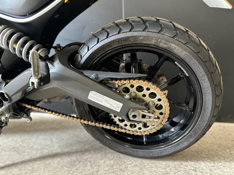 STUNNING LOW MILEAGE 2015/15 DUCATI SCRAMBLER ICON MOTORCYCLE