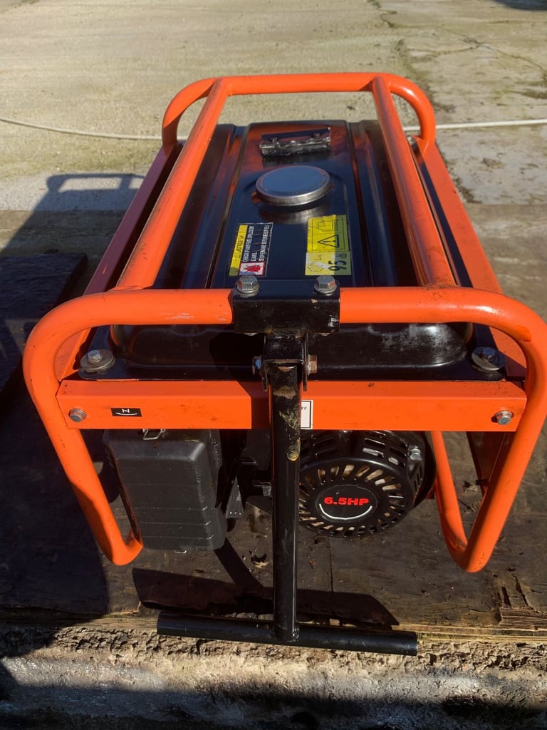 Petrol Generator, 2500w 2000w Constant, 230volt and 12volt Only, 2 Sockets, Fully Working.