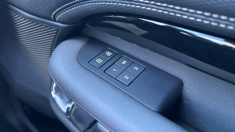 2021 Land Rover Discovery 3.0 D300 R-Dynamic HSE 5dr Auto Diesel Station Wagon Station Wagon Dies...