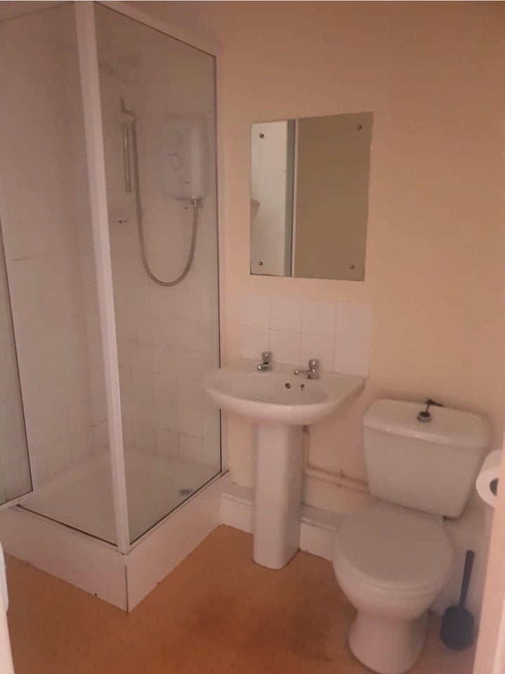 2 Bed Flat, Crown Station Place, L7 in Sought After Area near Hospital and University