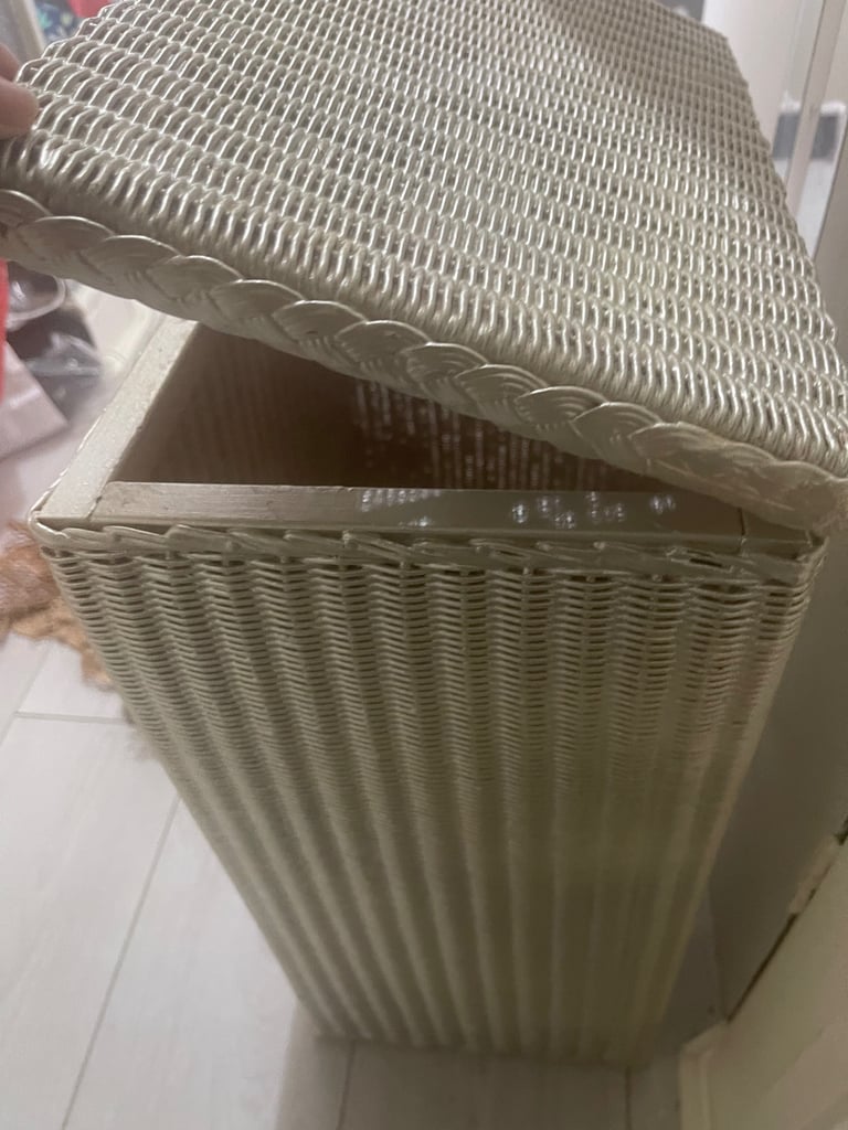 Vintage Lloyed Loom basket 