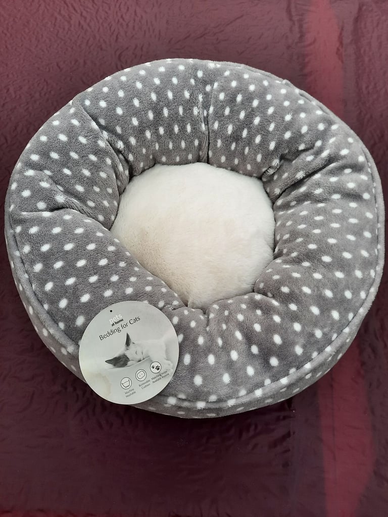 Pets at Home cat bed, as new