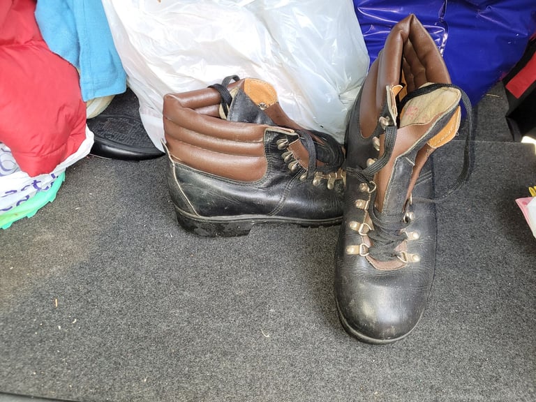 FREE Walking boots,  size 43, Summertown 