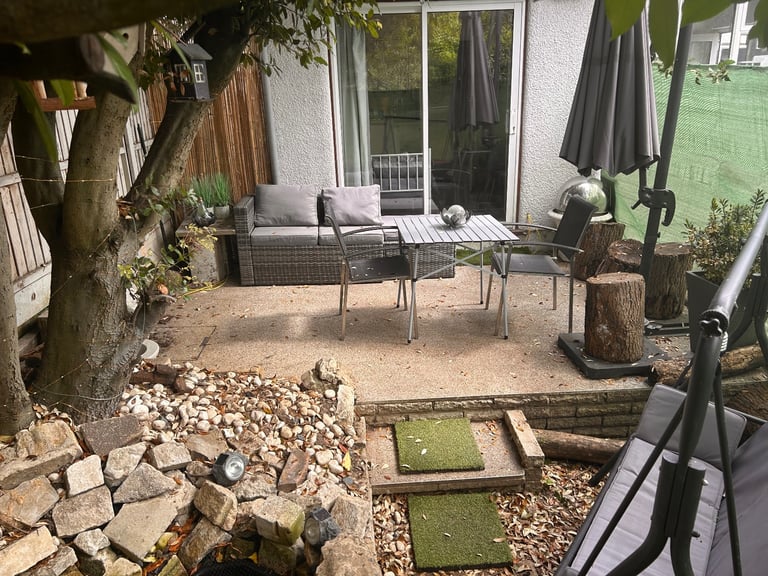 Self contained garden flat studio apartment Epsom / Ewell, Bills included, Weekly stays available 