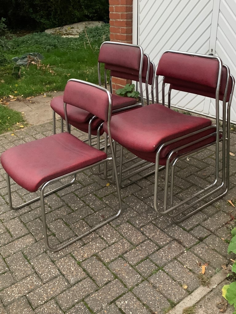 7 stackable chairs 