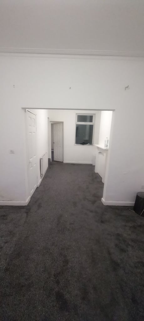 **AVAILABLE**FRANCIS STREET**TUNSTALL**3 BEDROOM**MID-TERRACED HOUSE**