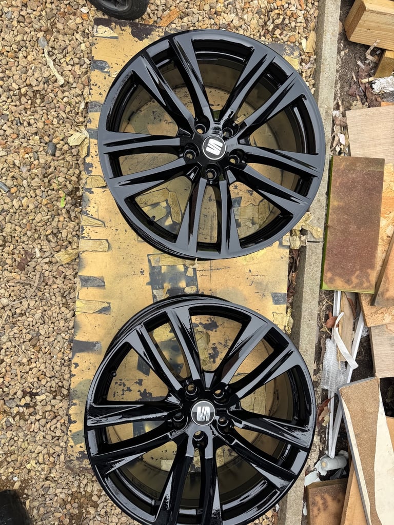Genuine Seat Leon cupra 290 alloys refurbished in gloss black