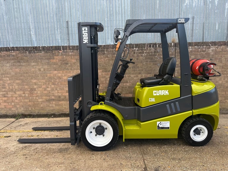 2015 Clark 3ton gas forklift