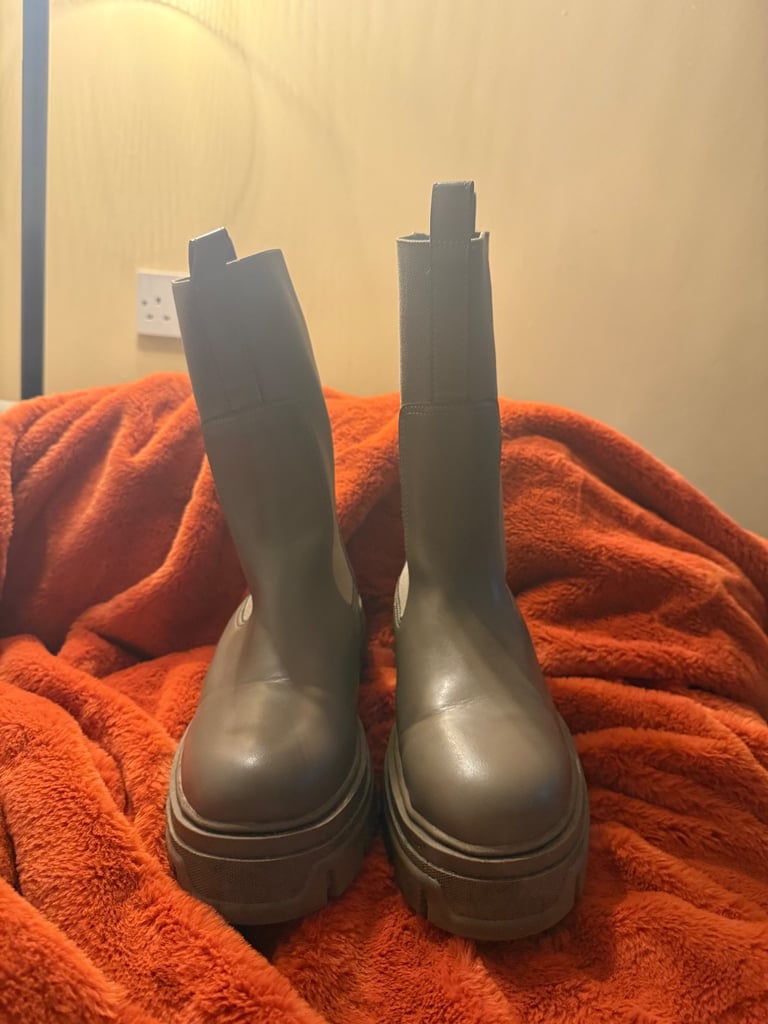 image for Women’s boots 