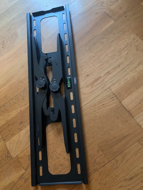 VonHaus Tilting Wall Mount for 32-70" Screens, TV Bracket w/Spirit Level