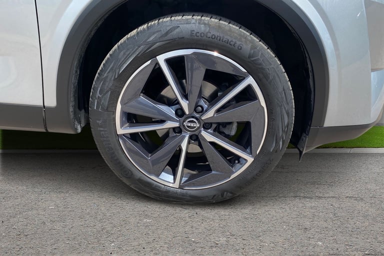 2023 Nissan Qashqai 1.3 DiG-T MH Tekna 5dr Hatchback Petrol Manual