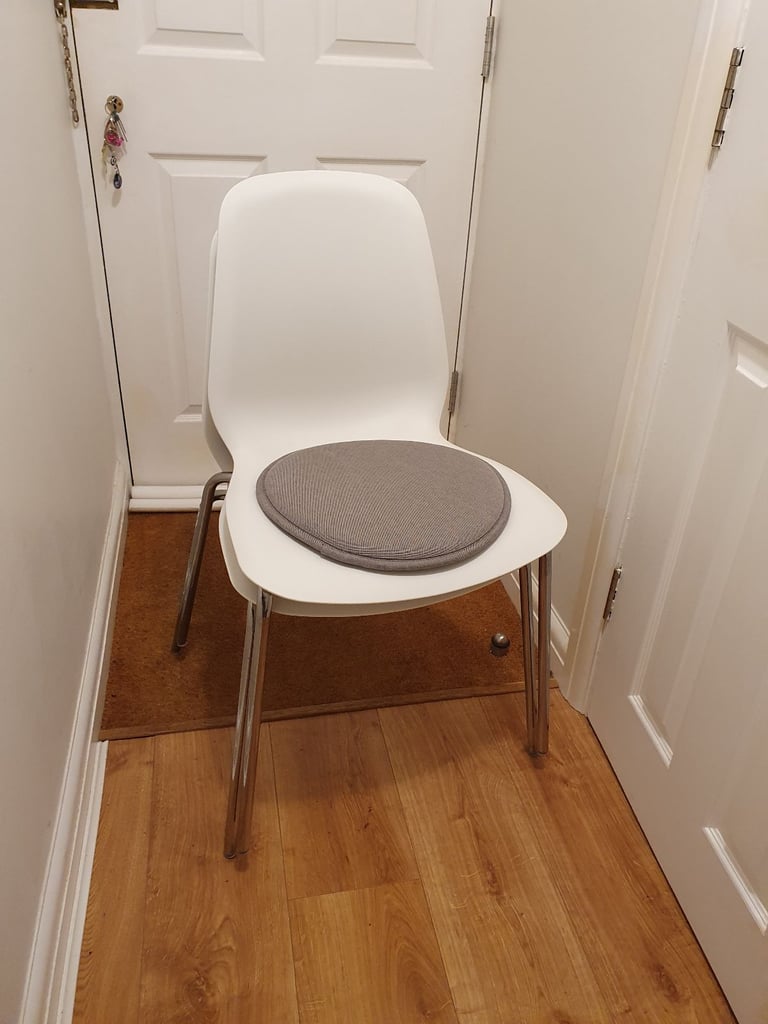 image for 2x dining table chairs White