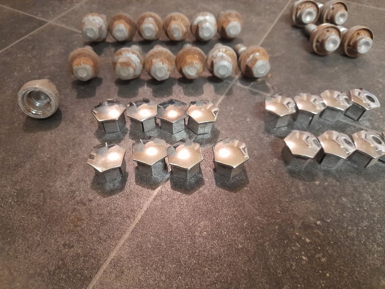 Wheel nuts for peugeot or citroen 