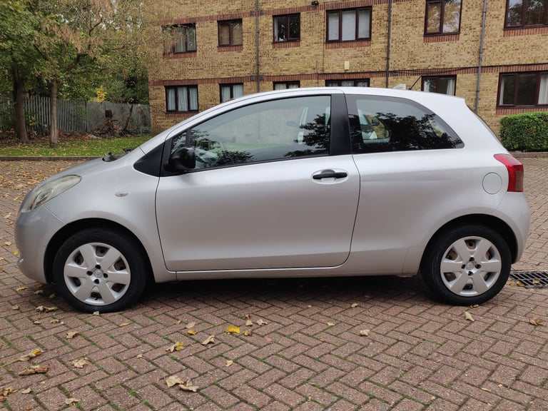 TOYOTA YARIS T2 1.0 VVT-I 2008 08 REG MET SILVER 3 DOORS 5 SPEED MANUAL 132K MILES ULEZ FREE SUPERB