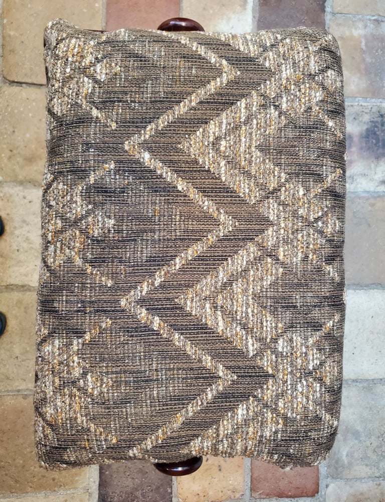 Piano stool, adjustable height