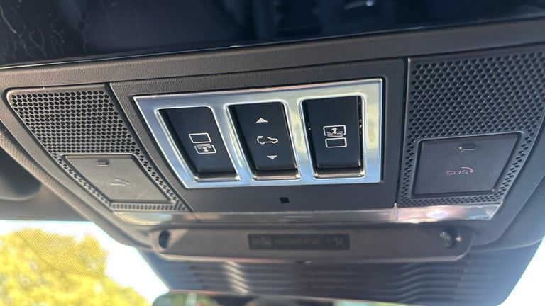 2021 Land Rover Discovery 3.0 D300 R-Dynamic HSE 5dr Auto Diesel Station Wagon Station Wagon Dies...