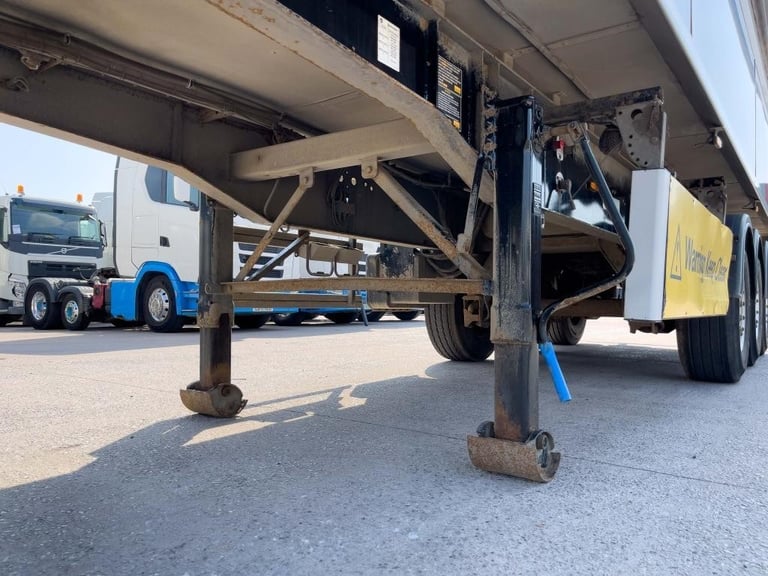 WILCOX INSULATED TIPPING TRAILER 