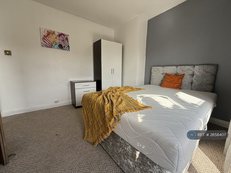 1 bedroom in Chesterton Grove, Manchester, M43 (#2658407)