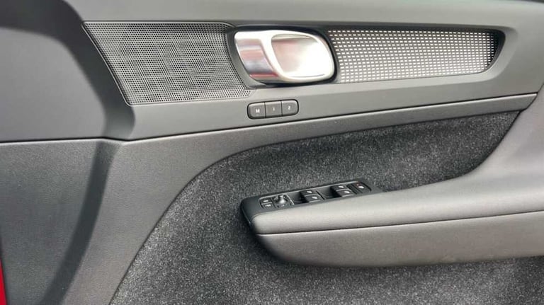 2019 Volvo XC40 2.0 T5 R DESIGN Pro 5dr AWD Geartronic SUV Petrol Automatic