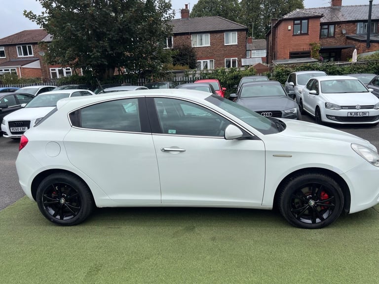 2011 Alfa Romeo Giulietta 1.4 TB MultiAir Lusso Euro 5 (s/s) 5dr HATCHBACK Petrol Manual