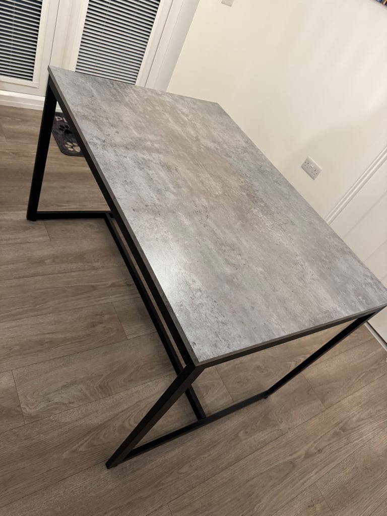 image for Dinning room table & 4x chairs 