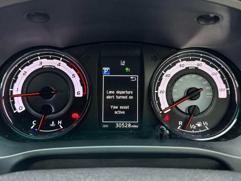2020 Toyota Hilux 2.4 D-4D Invincible X Auto 4WD Euro 6 (s/s) 4dr (TSS) PICK UP Diesel Automatic
