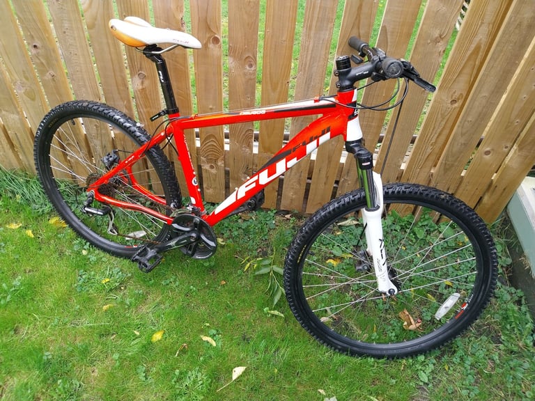 Fuji mens mountain bike 
