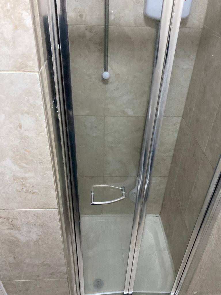 Bedsit to rent with own shower and toilet in Hertford rd N9 7EL