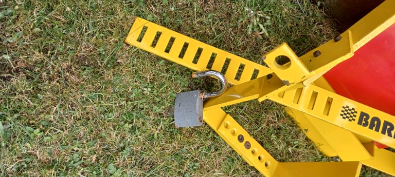 Barracuda wheel clamp 
