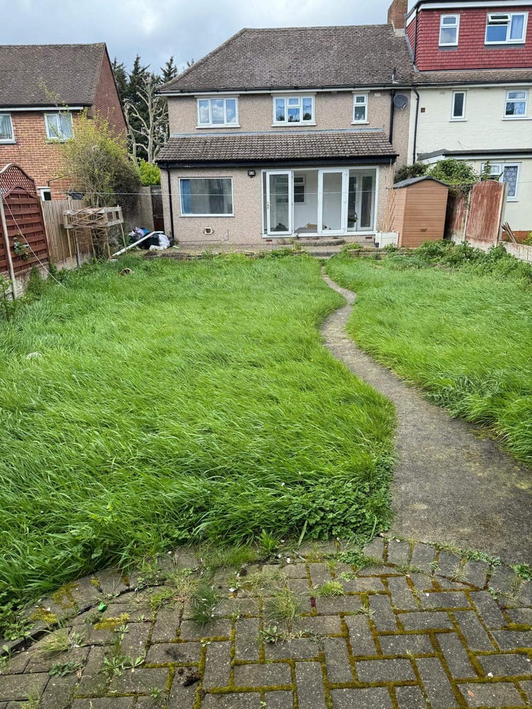 Spacious 4-Bedroom House for Rent in Romford, Rush Green Road RM7 0NH