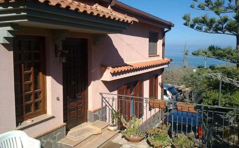 Spread the balance over 10 years - Sea view villa in Sicily Italy