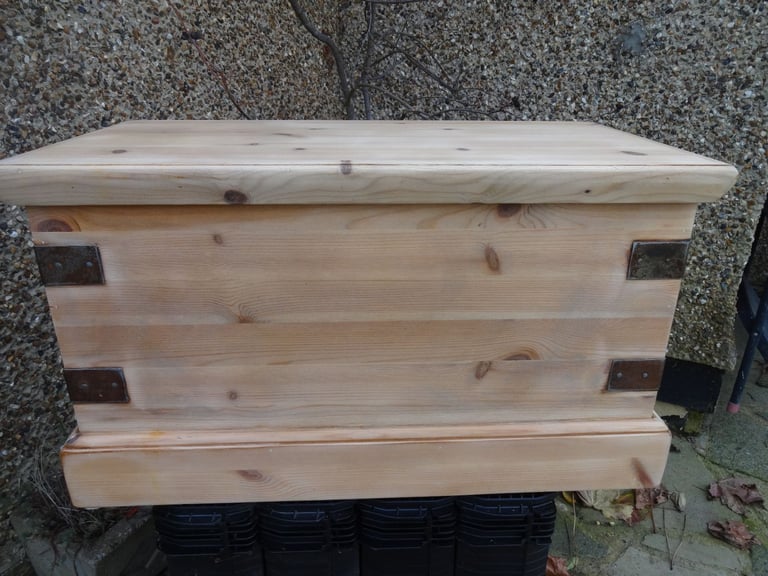 SOLID PINE CHEST / TRUNK / OTTOMAN ~