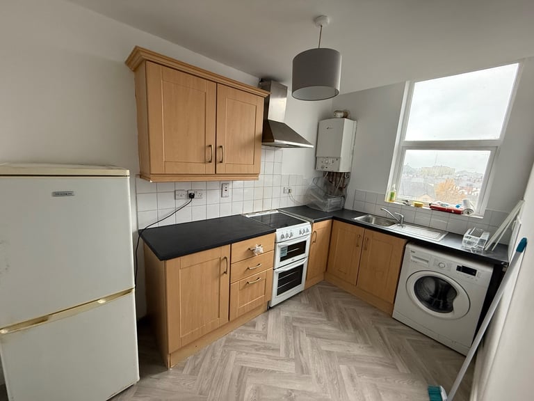 Large 2 bedroom apartment botanic 