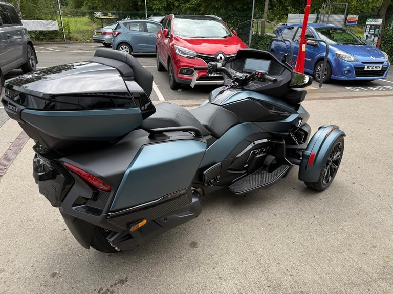 2025 Can-Am Spyder RT Limited 1330cc 6 speed semiauto trike MINERAL BLUE