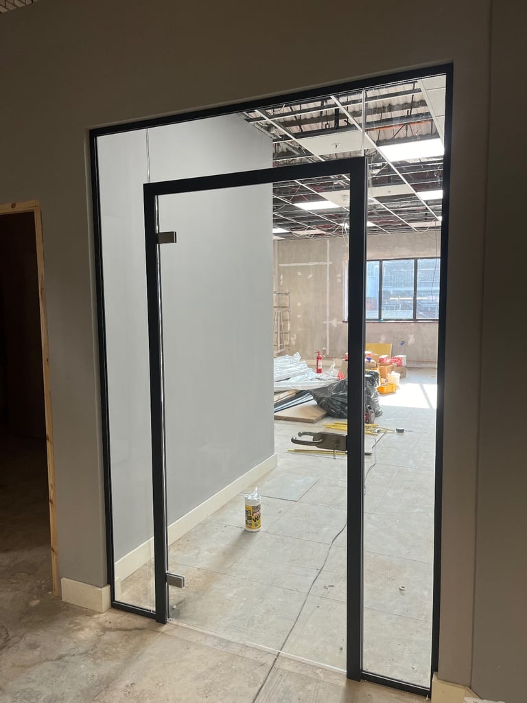 Glass screens, balustrades, splashbacks 